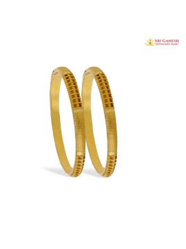 Sculptum Plain Gold Bangle