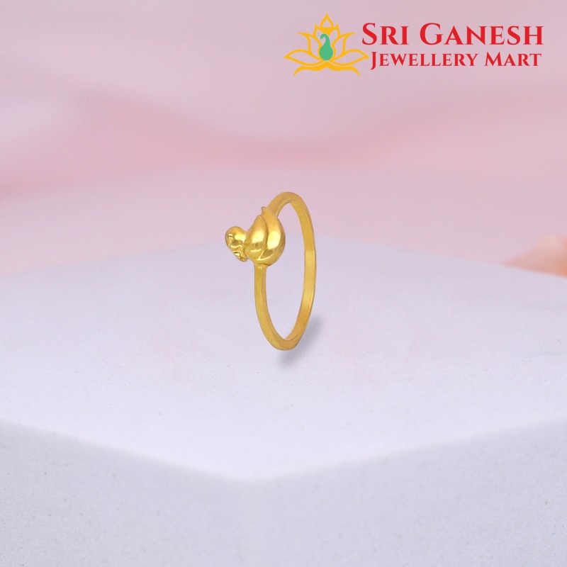 Modish duck ring